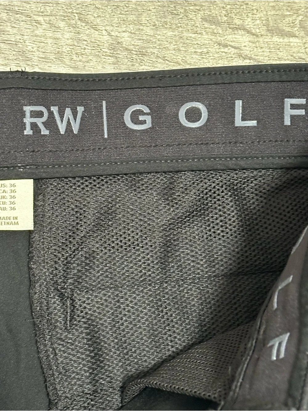 Mens RW Golf 36 Medium Shorts Chino Khakis Stretch Grip Waistband Black NWOT